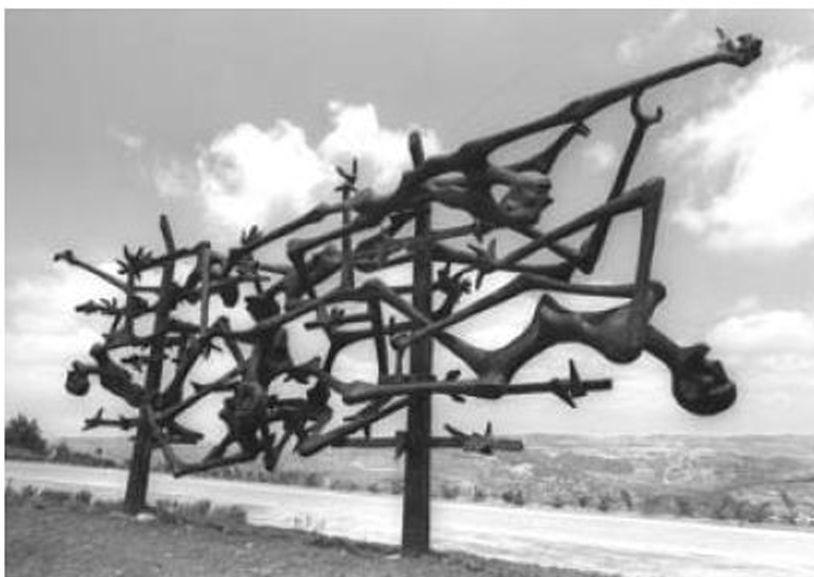 4. האנדרטה לזכר הנספים במחנות, באתר יד ושם בירושלים, יצירתו של האמן ננדור גילדור